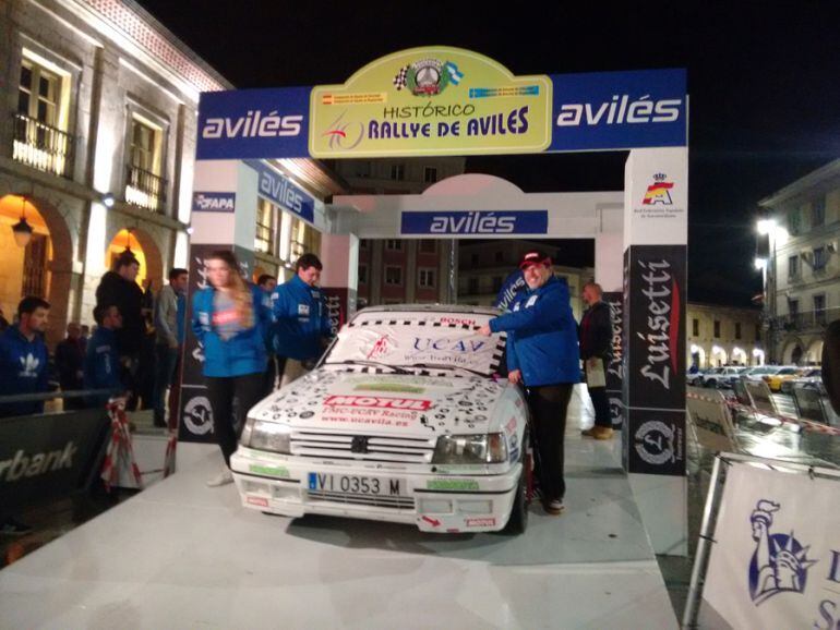 El Peugeot 309 GTI de Ander Arana y Arkaitz Kobeaga consiguió el triunfo en el Rallye de Avilés 