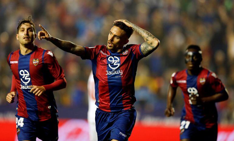 Roger celebra el primer gol del Levante