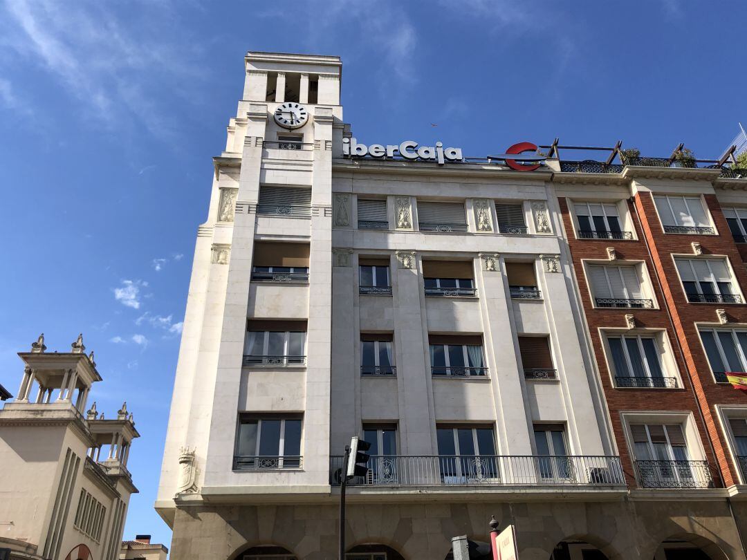Edificio de iberCaja en El Espolón de Logroño