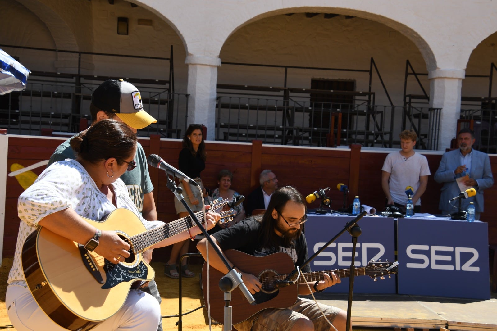 &#039;Furia&#039; le ha puesto la música al programa especial desde la plaza de toros de Almadén