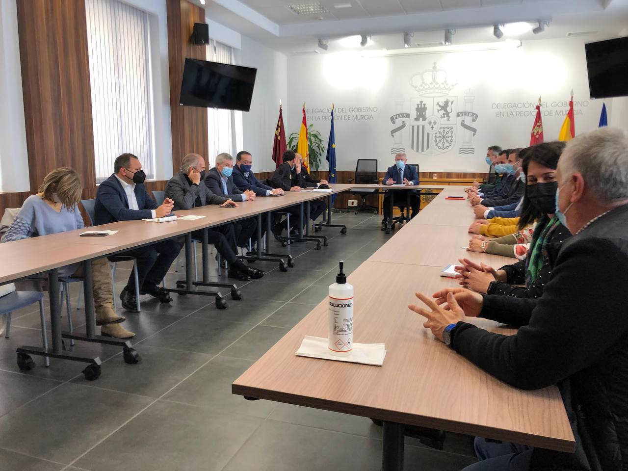 Reunión del delegado del Gobierno en Murcia con los empresarios afectados por la huelga en el transporte