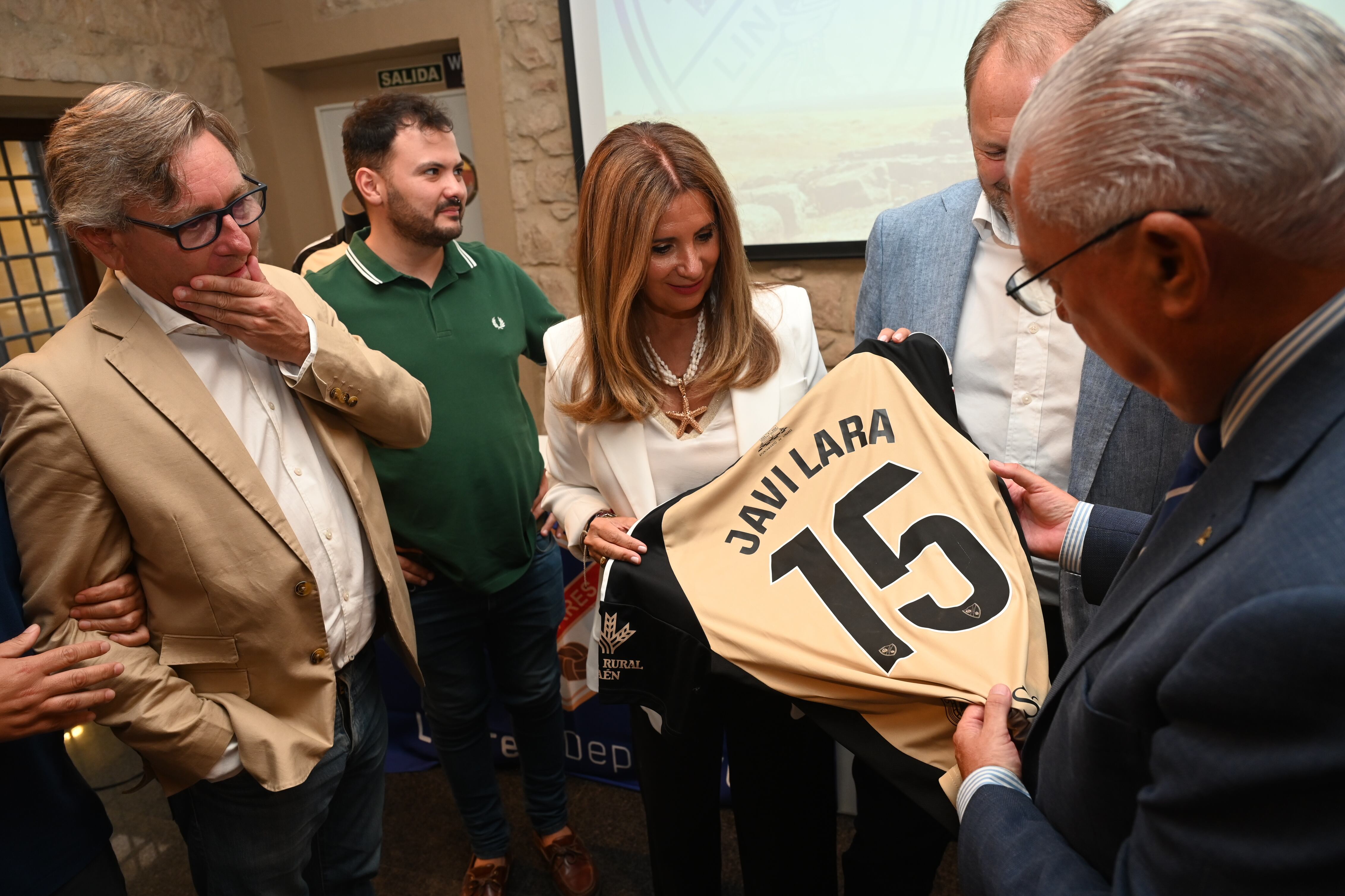 Presentación de la segunda equipación del Linares Deportivo.