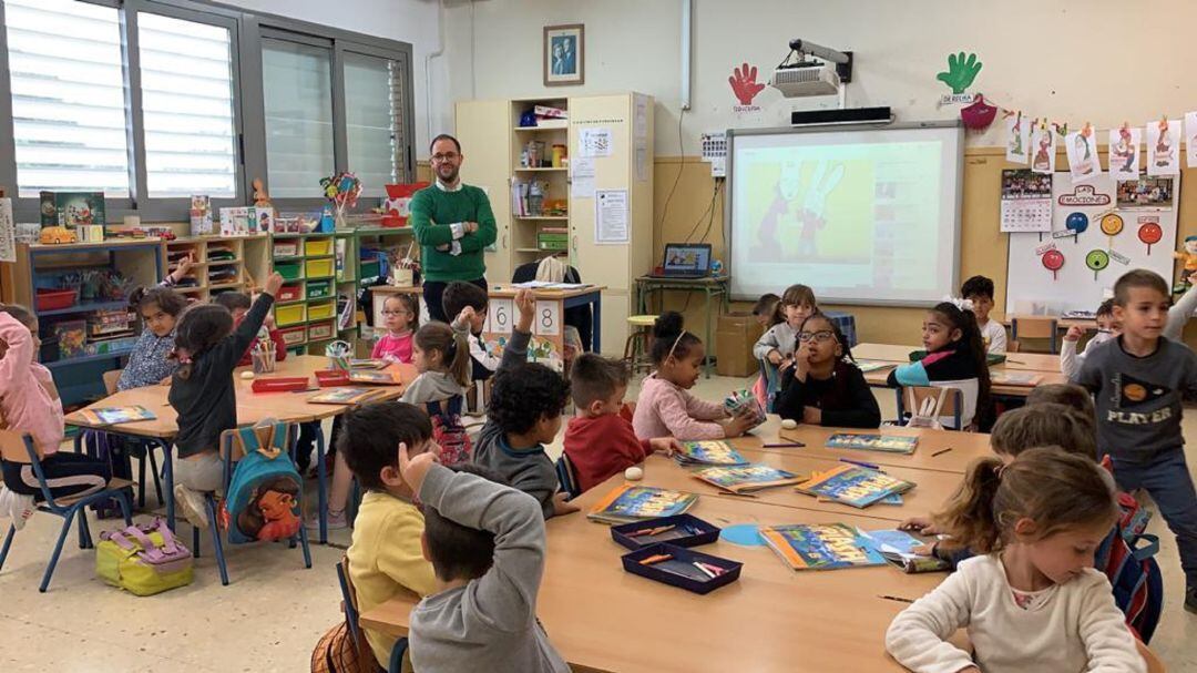 Interior de una clase de un centro público andaluz (archivo)