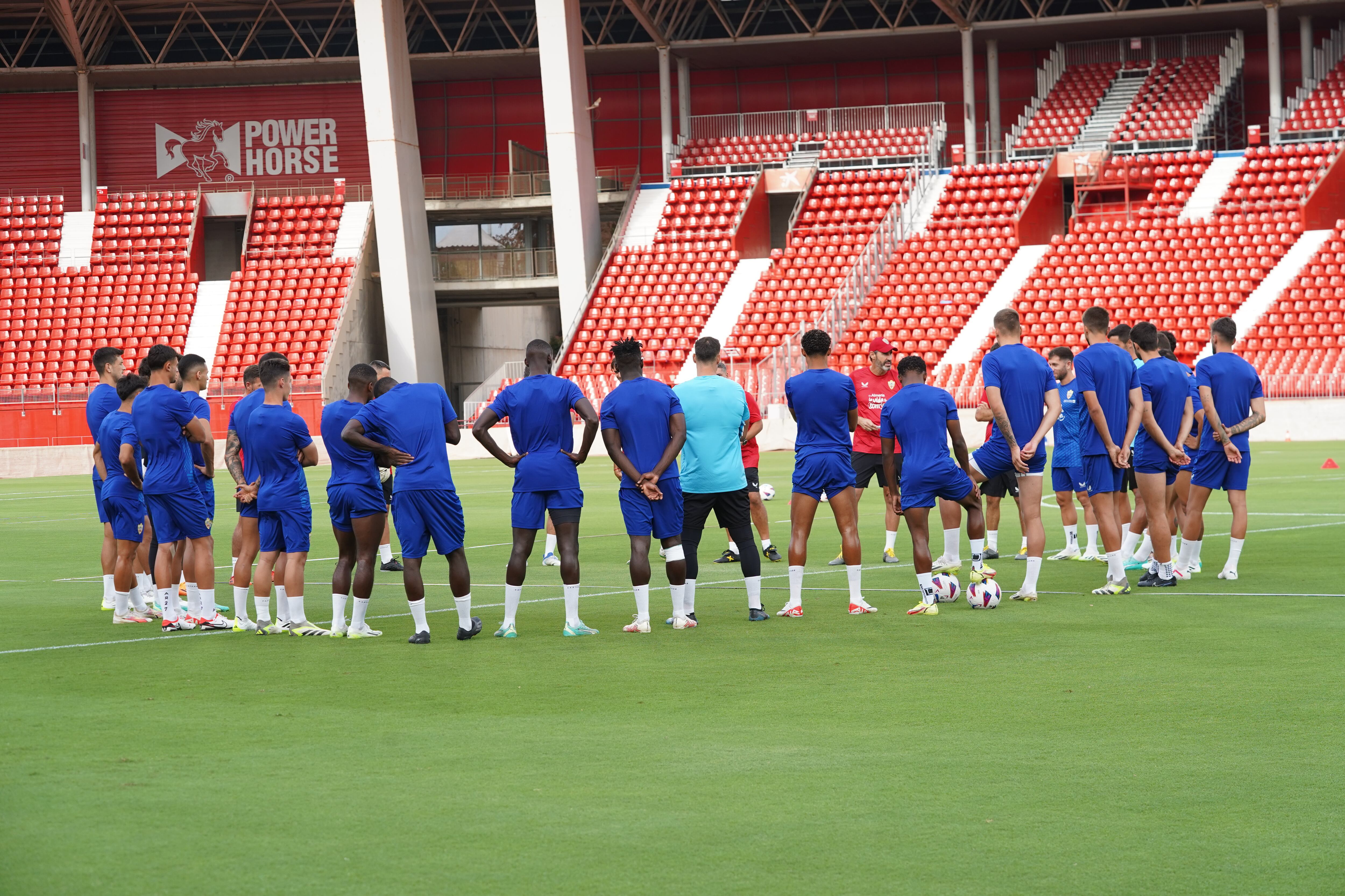 Ha sido una semana de sobresaltos para el técnico Vicente Moreno.