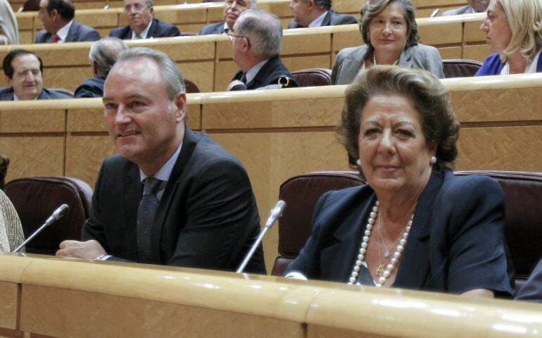 GRA076. MADRID, 01/09/2015.- Los senadores del PP: el expresidente de la Comunidad Valencian, Alberto Fabra (i); la exalcaldesa de Valencia, Rita Barberá (c), y el expresidente balear, José Ramón Bauzá (d), durante la reunión de los senadores populares previa al pleno que se celebra hoy en el Senado. EFE/Juan M. Espinosa