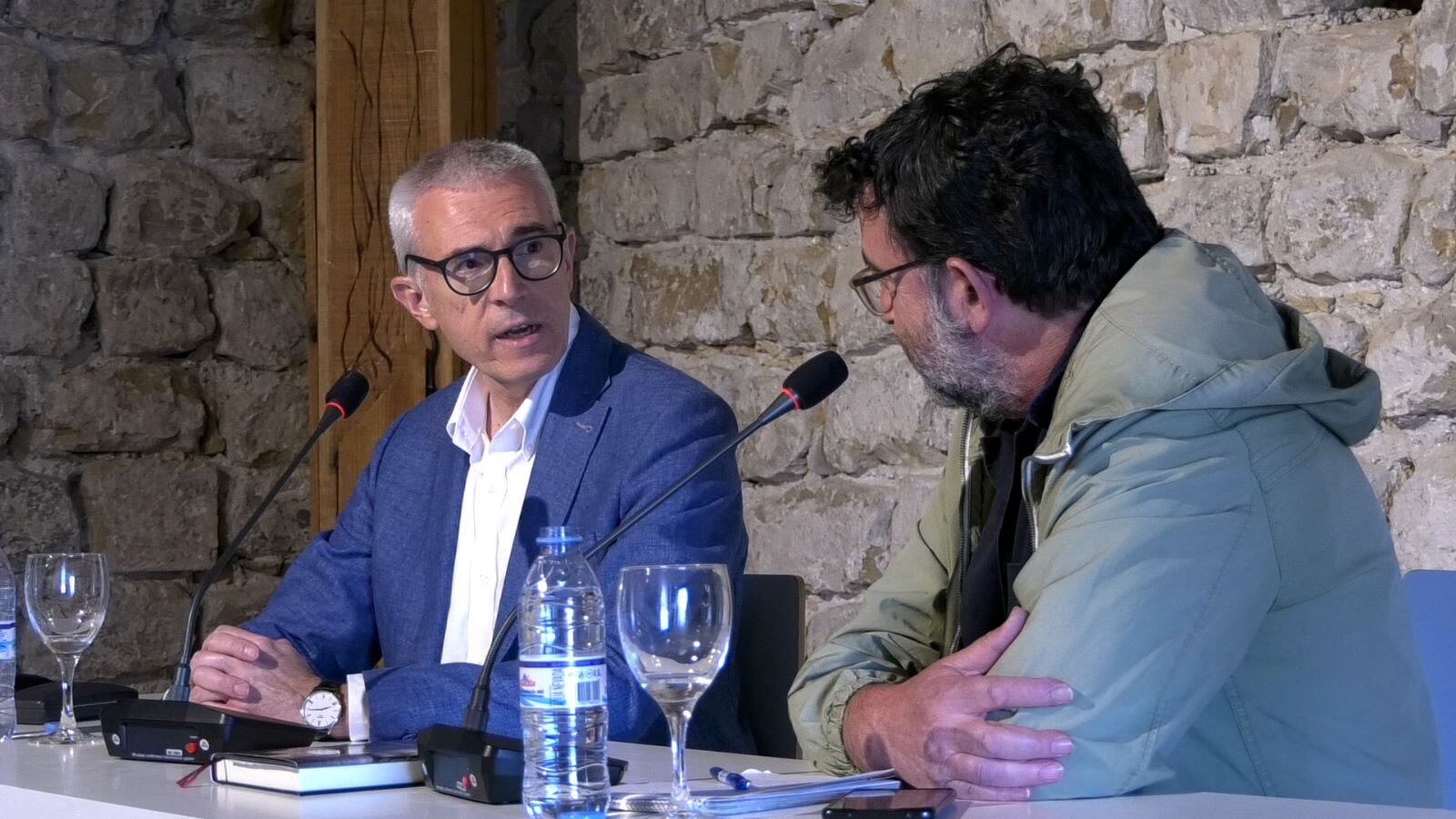 El escritor jiennense Emilio Lara presenta 'Venus en el espejo' en Úbeda