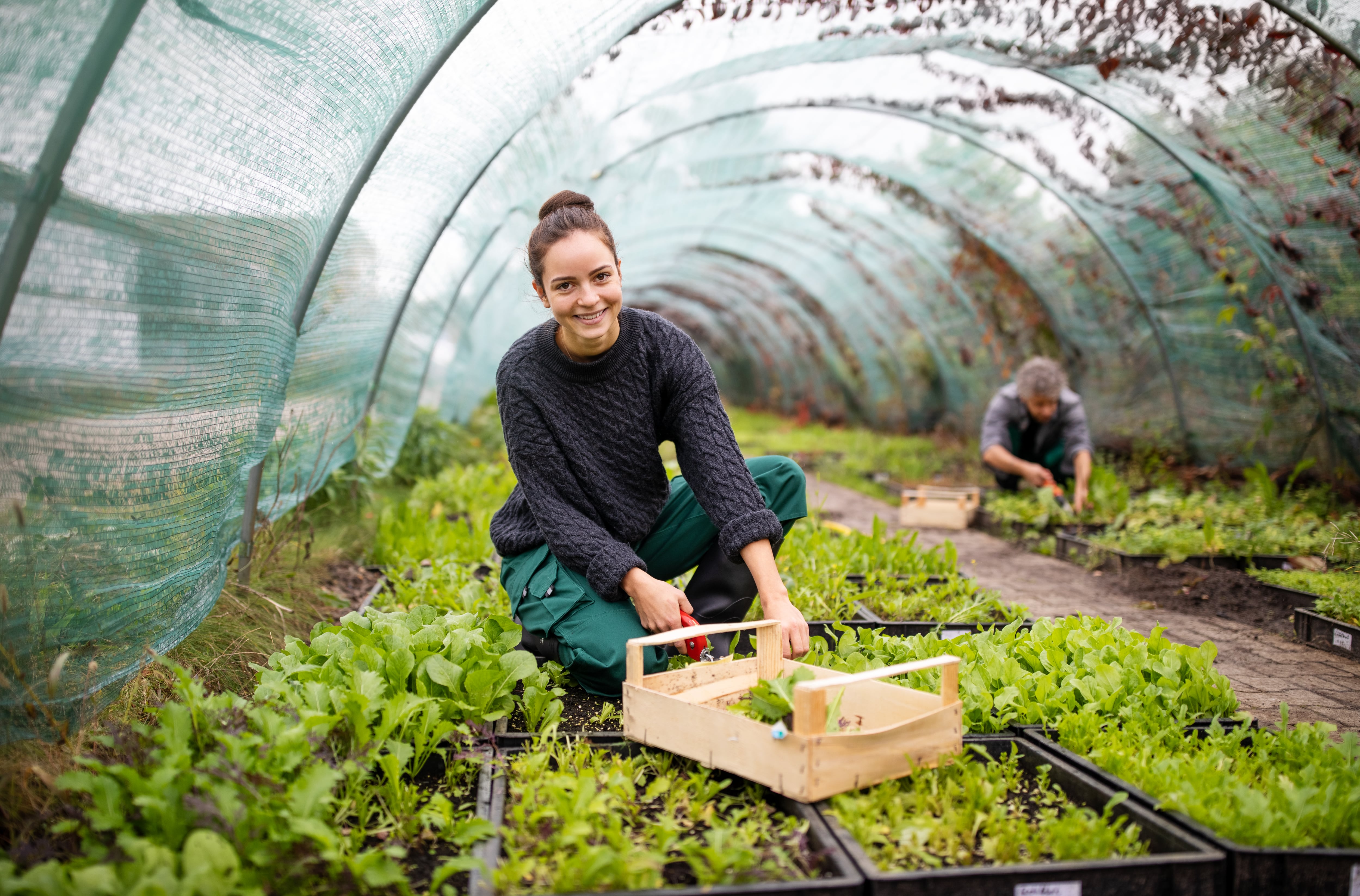 Mujer jóven agricultora (archivo)
