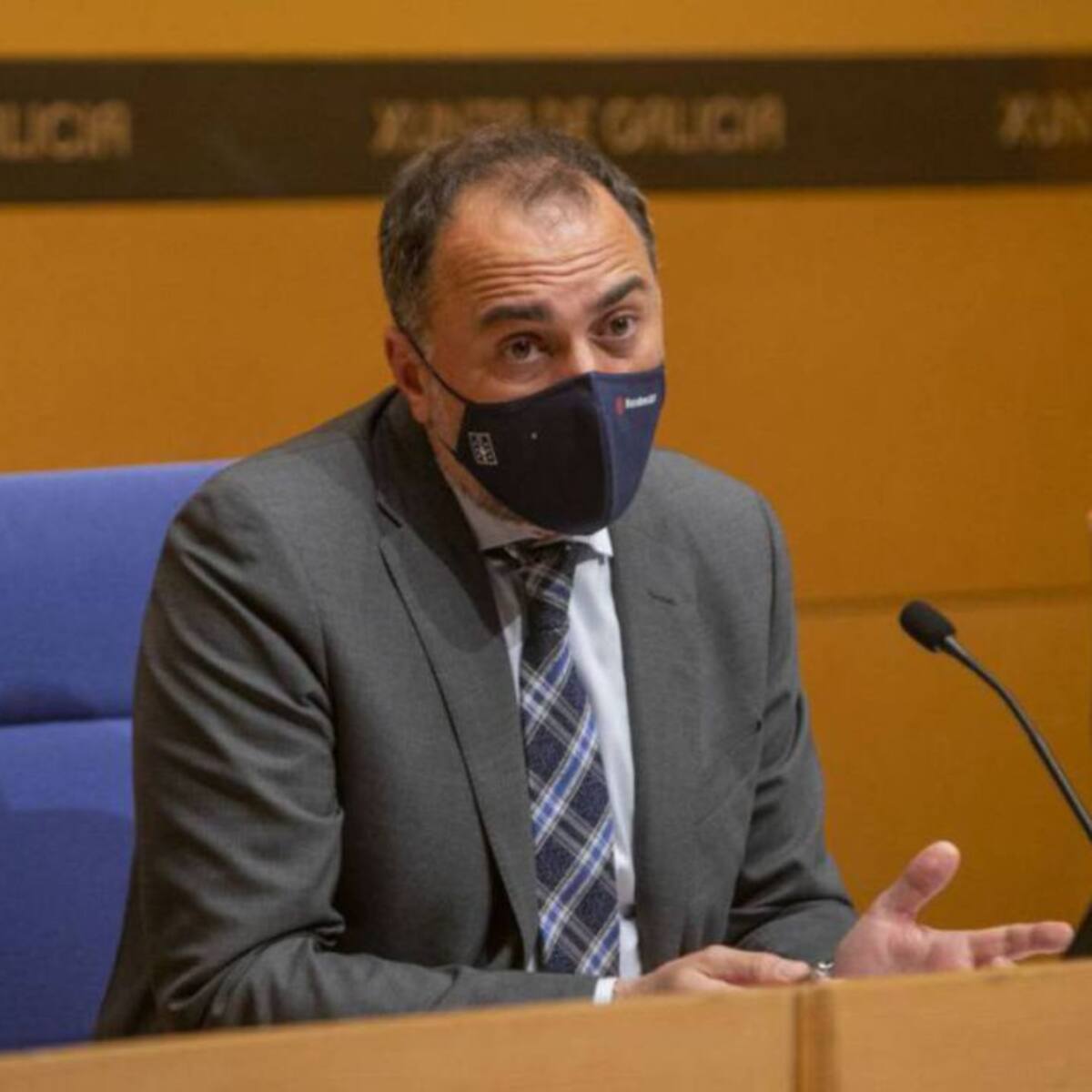 El conselleiro de Sanidade pide precaución y manifiesta "preocupación" ante el aumento de contagios e ingresos de covid