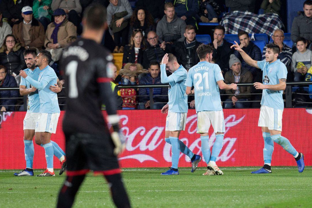 Los jugadores del Celta de Vigo celebran el gol de Brais Méndez, el primero del equipo ante el Villarreal.