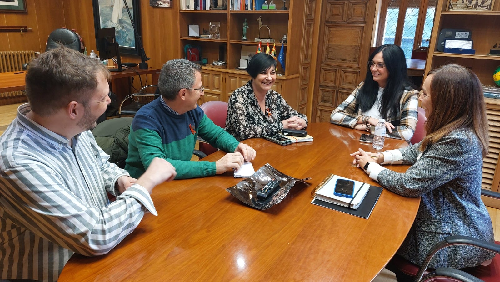 Representantes de CHA en su encuentro con la alcaldesa de Huesca