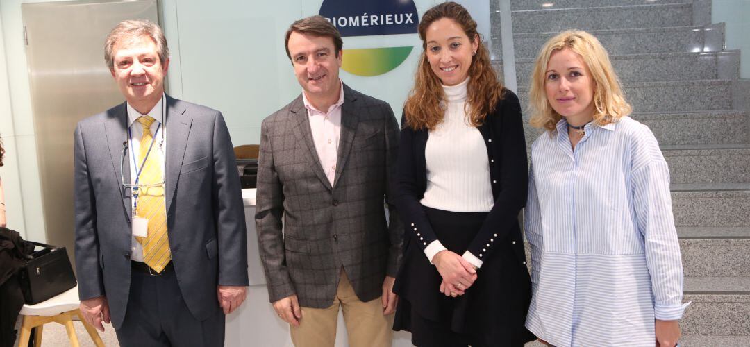 El director de la empresa, el alcalde y la concejal de Empleo