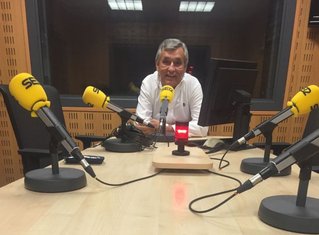 Martínez Zulaica en una foto de archivo en los estudios de Radio Palencia