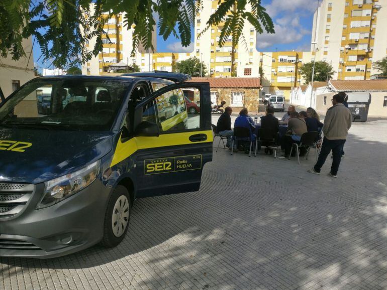 Hoy por Hoy Huelva en directo desde la Plaza Juan XXIII en el Barrio de Pérez Cubillas de la capital