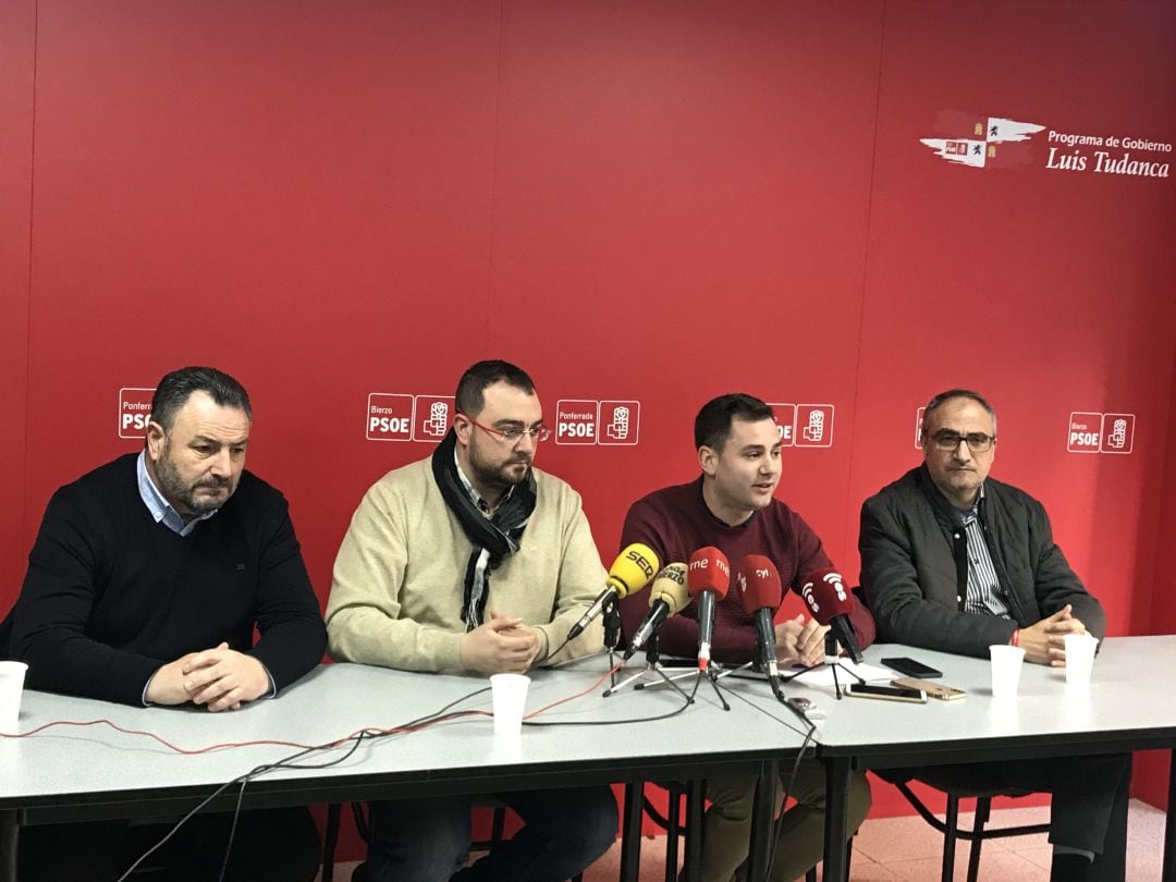 Rueda de prensa en la sede ponferradina del PSOE