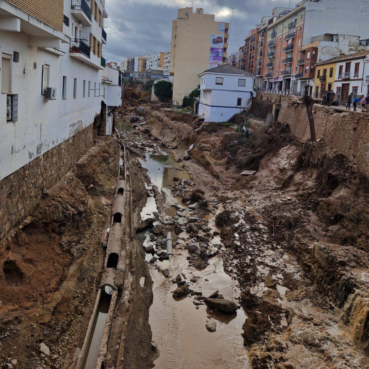 De Biescas a Valencia: hasta nueve camiones han conseguido llegar, pero "ahora hay que dejar trabajar en el terreno"
