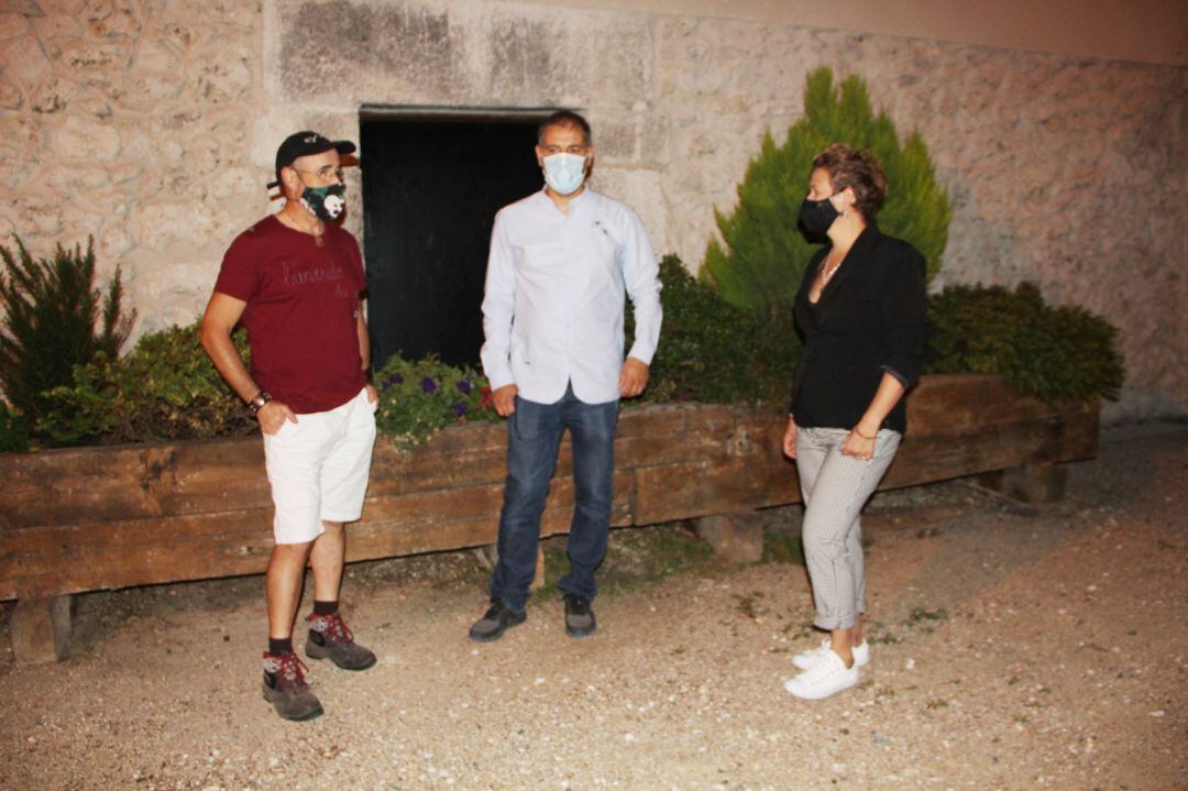 De izquierda a derecha, Juan Ramón Aguado, representante del comercio; Rubén Salamanca, presidente del CIT y representante de productores y Lourdes Molther, representante de hostelería