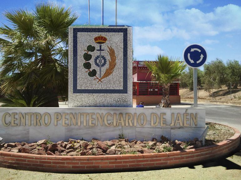 Rotonta de acceso al Centro Penitenciario de Jaén