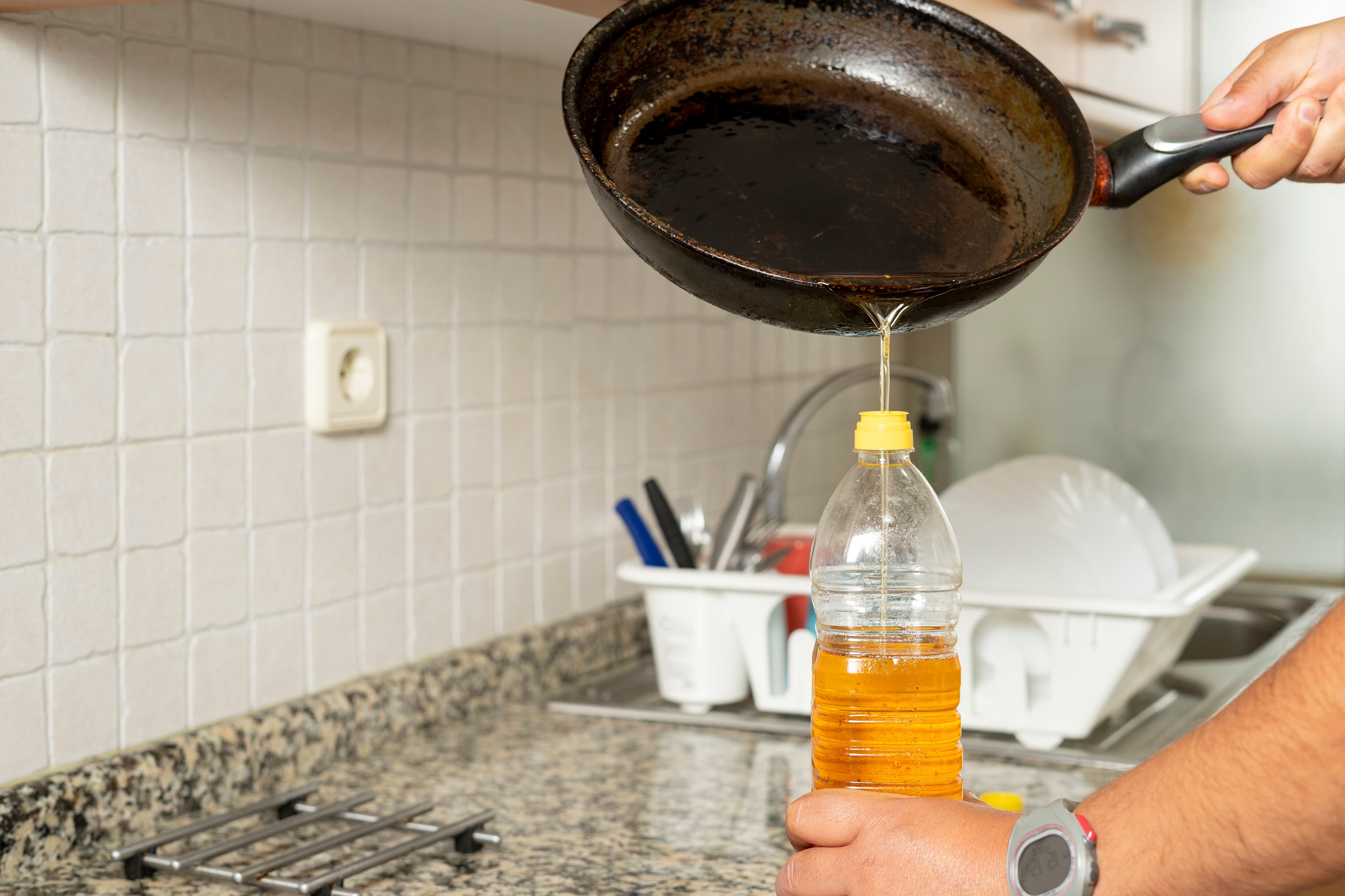 Fuenlabrada estudiará la instalación de puntos para reciclar el aceite usado y evitar su vertido inadecuado contaminante.