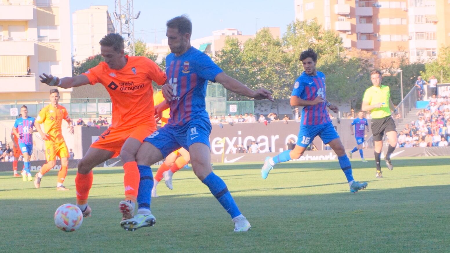 Eldense y Alcoyano protagonizaron un partido intenso