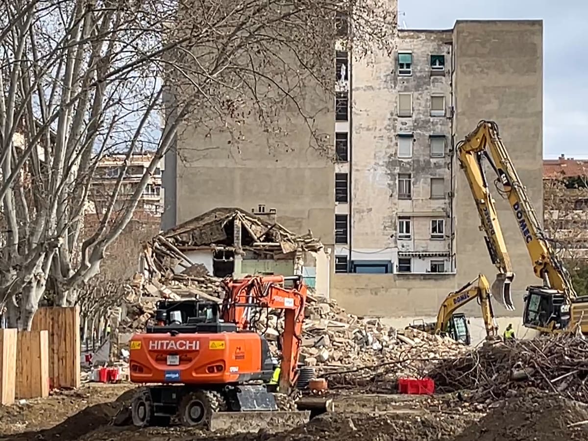 Avanzan los derribos de inmuebles para la urbanización de Harineras