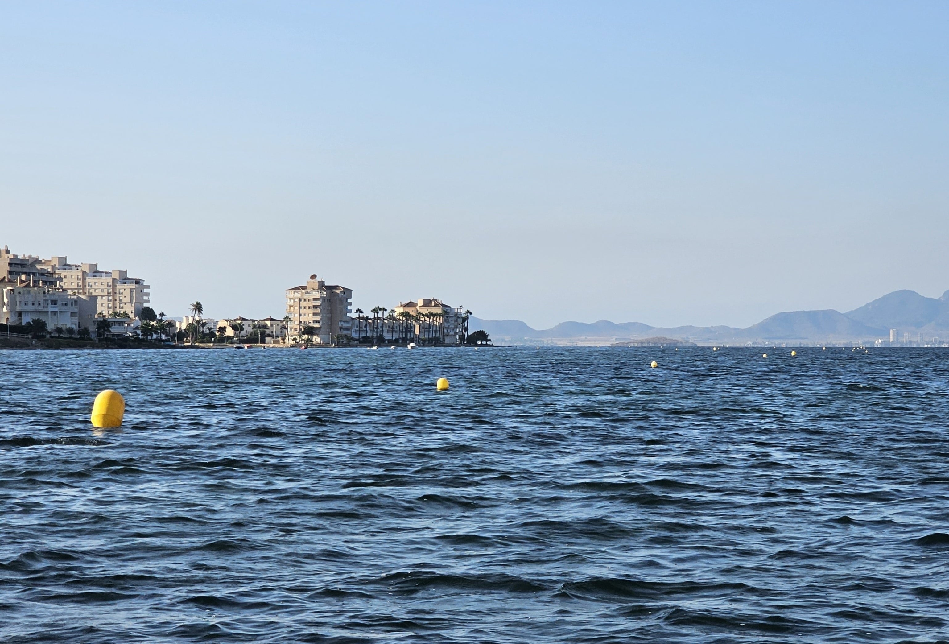 Balizamiento en el Mar Menor durante 2023 con boyas similares a las que se utilizarán