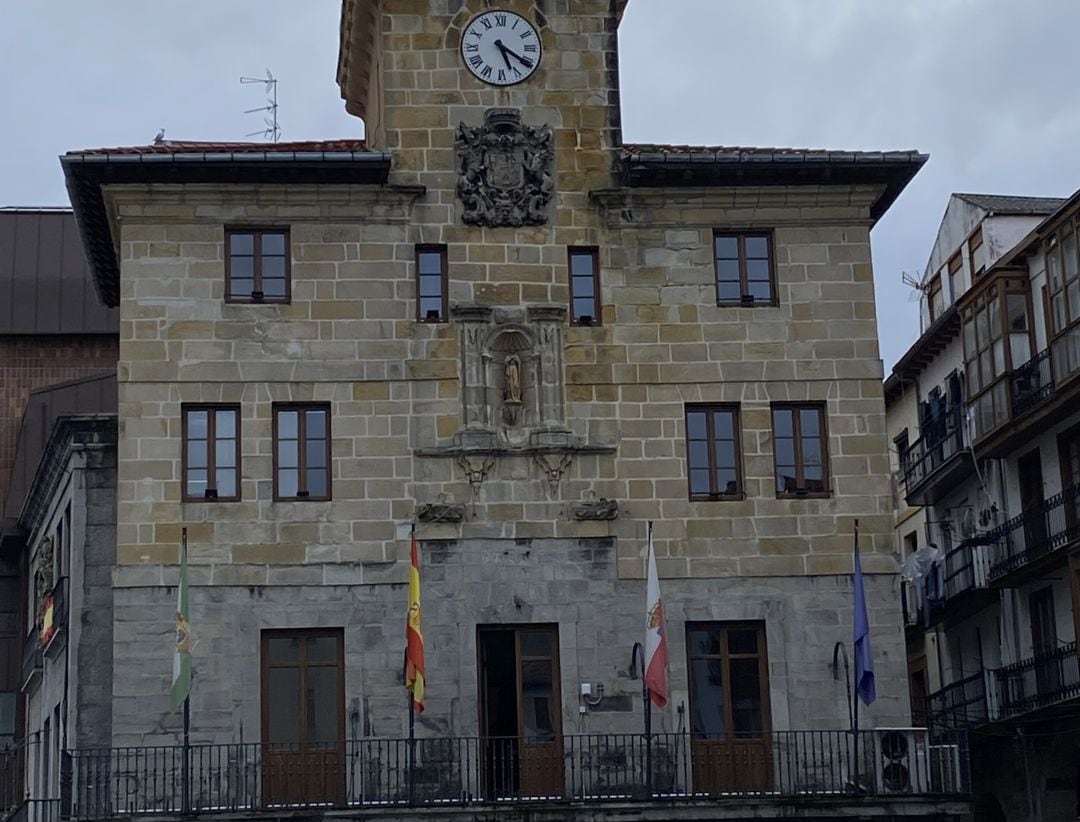 Fachada del Ayuntamiento de Castro Urdiales.