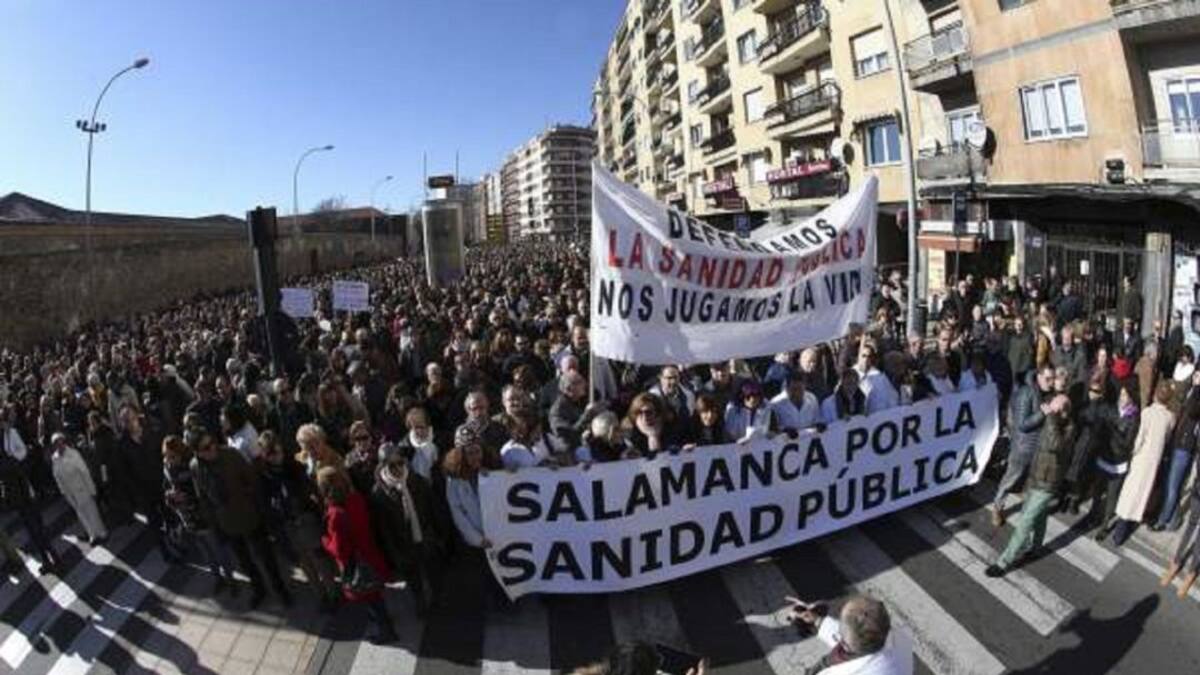 Marea blanca en Salamanca porque los problemas en la sanidad 'se han intensificado'