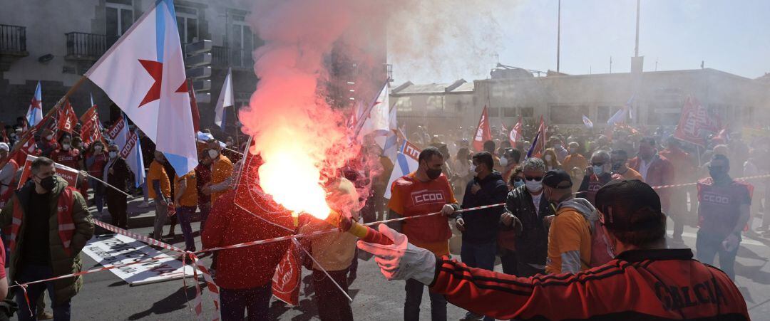 Manifestantes recorren las calles de A Coruña