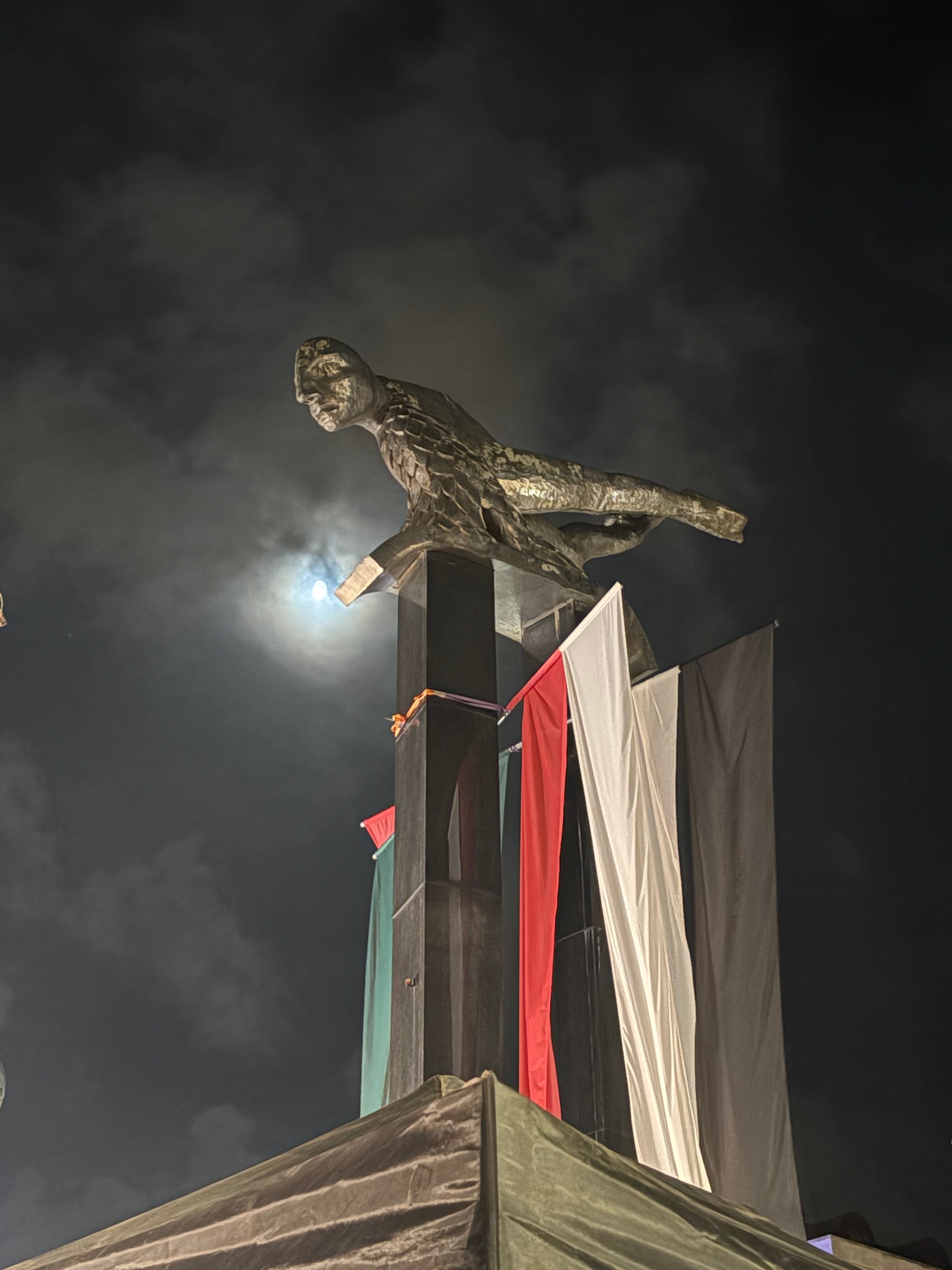 Sireno de Porta do Sol con los colores de la bandera palestina durante el concierto por Gaza