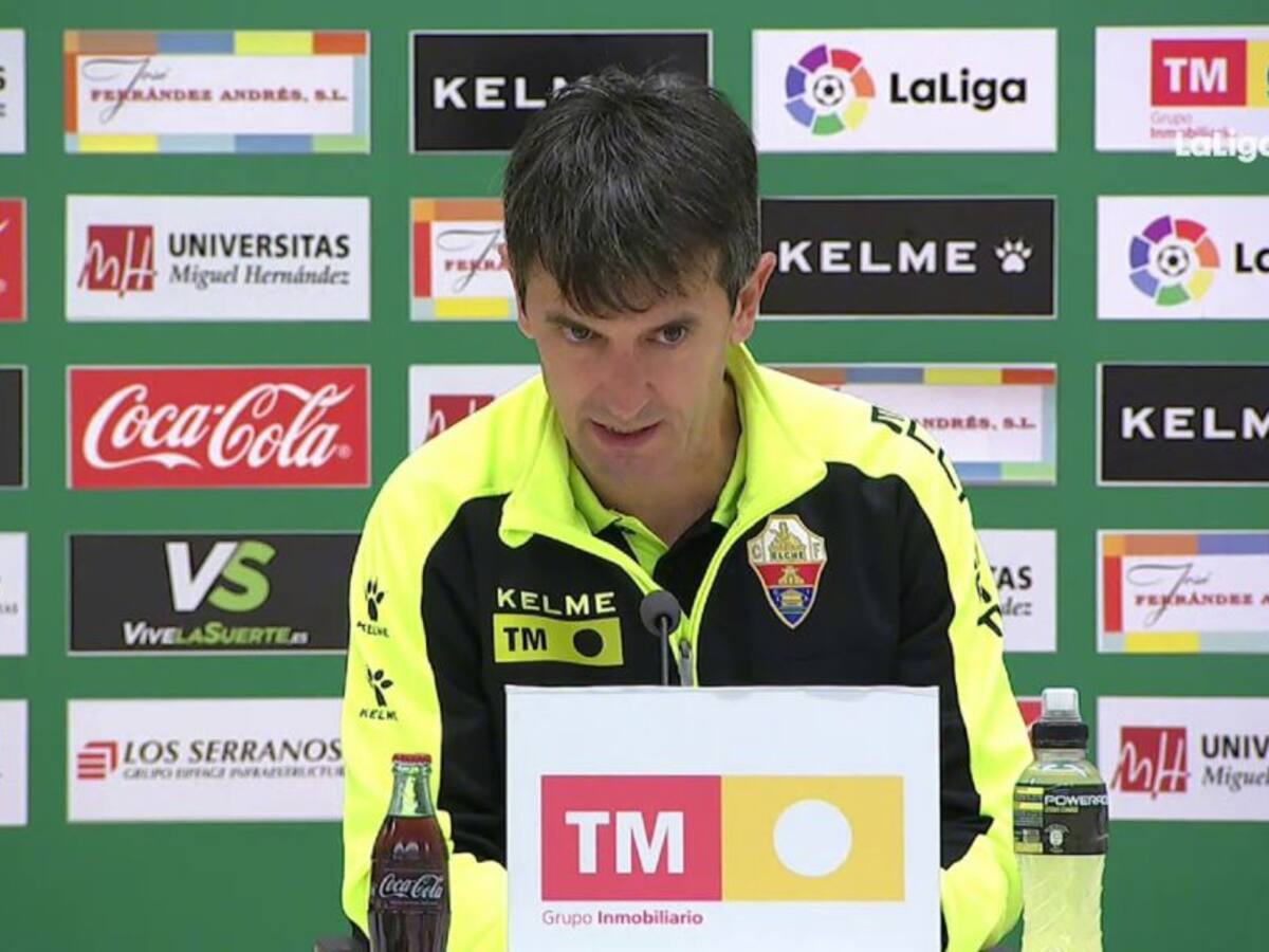 Pacheta culpa al árbitro de la derrota del Elche por 1-2 ante el Real Oviedo