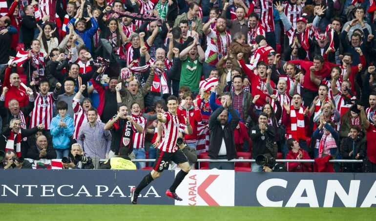 BILBAO, SPAIN - MARCH 07:  Aritz Aduriz of Athletic Club celebrates after scoring during the La Liga match between Athletic Club Bilbao and Real Madrid CF at San Mames Stadium on March 7, 2015 in Bilbao, Spain.  (Photo by Juan Manuel Serrano Arce/Getty Images)