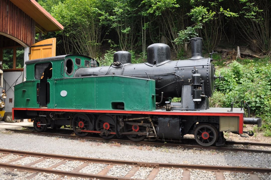 Una locomotora de l&#039;antiga línia d&#039;Olot a Girona