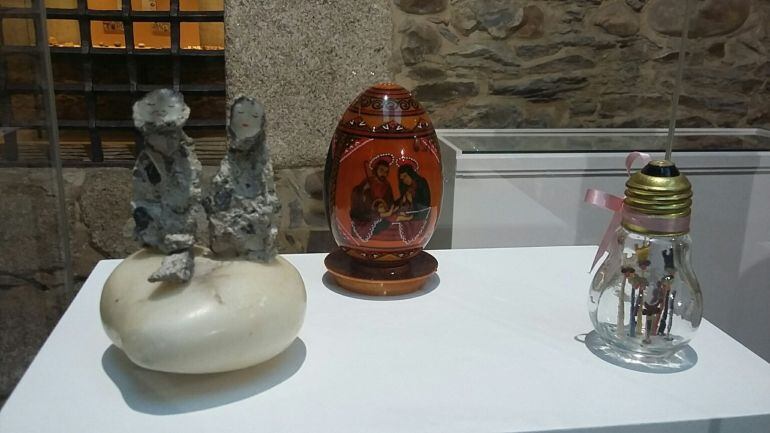 Tres de los nacimientos de la colección de Carmen Puente en el Museo del Bierzo 