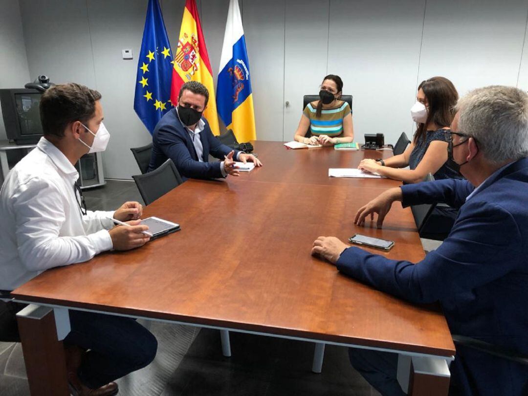 Encuentro técnico-político entre el Ayuntamiento de Yaiza y el Instituto Canario de Vivienda.