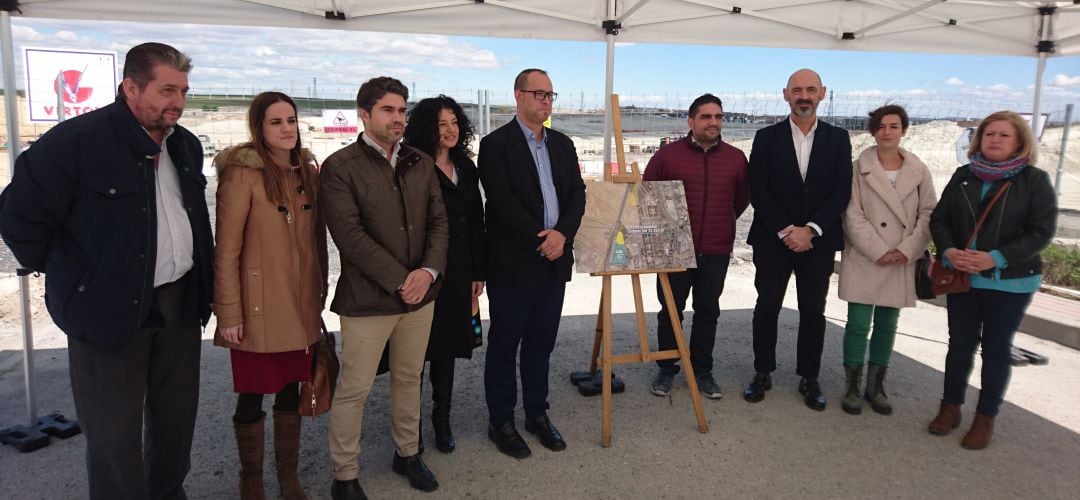 El rector de la Universidad Complutense junto a los ediles de Valdemoro