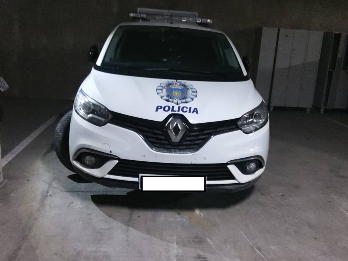Detenido un conductor borracho y sin carnet que embistió en su huida a un coche policial