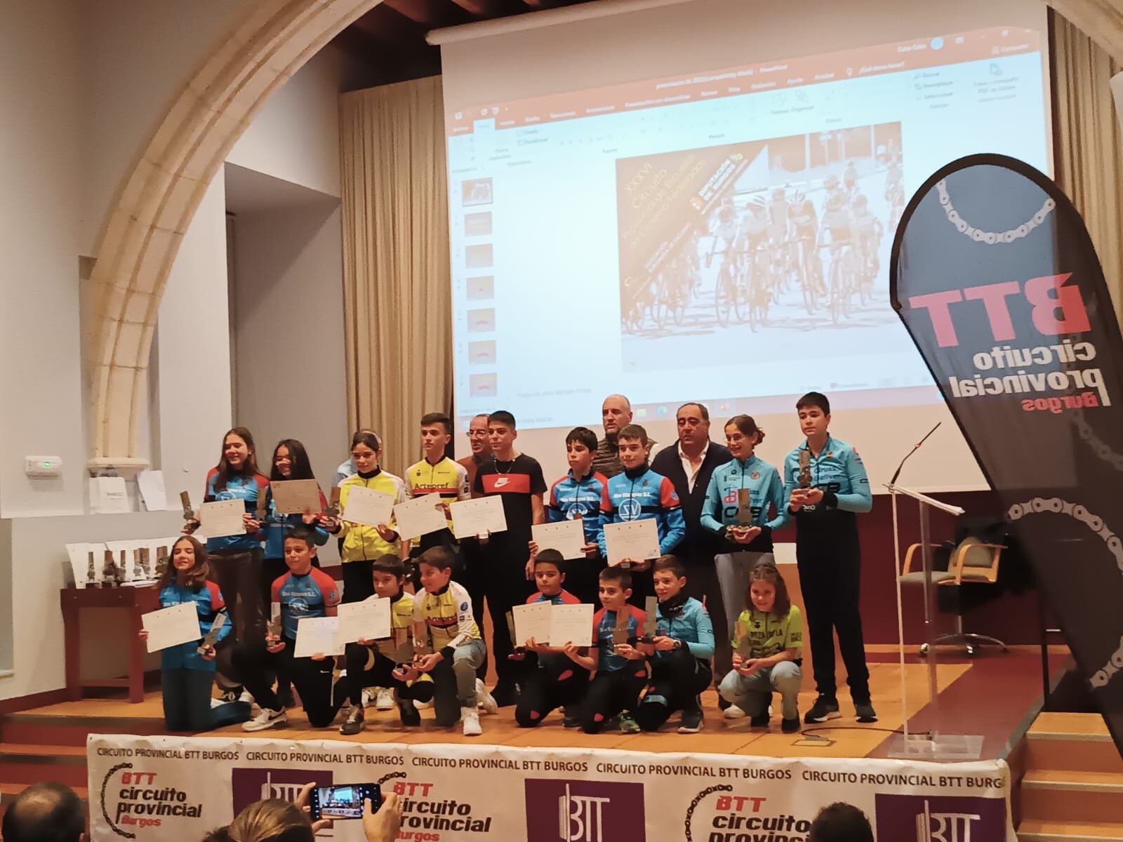 El reconocimiento a los jóvenes ciclista de la Ribera del Duero