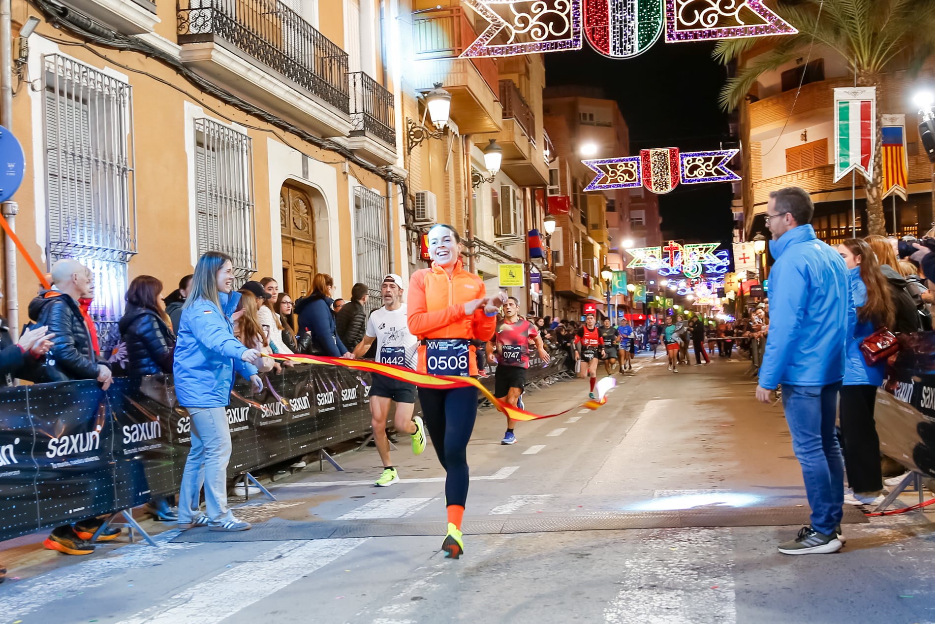 La sajeña Sandra Romero cruzando la línea de meta