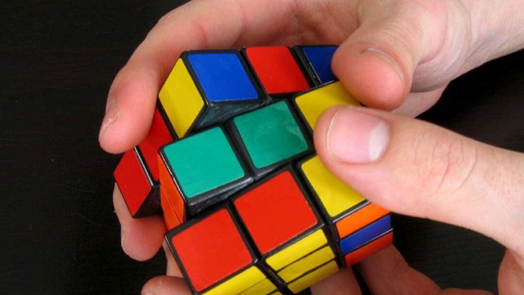 Cubo de Rubik un juguete popularizado en la década de los 80