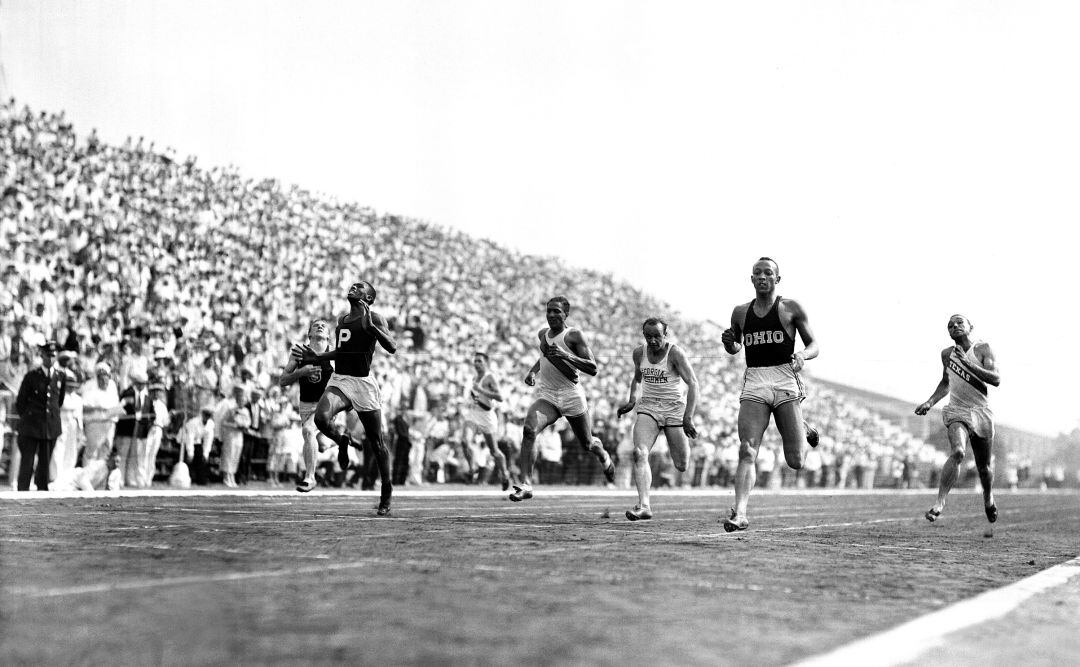 La victoria de Jesse Owens en los Juegos Olímpicos de Berlín