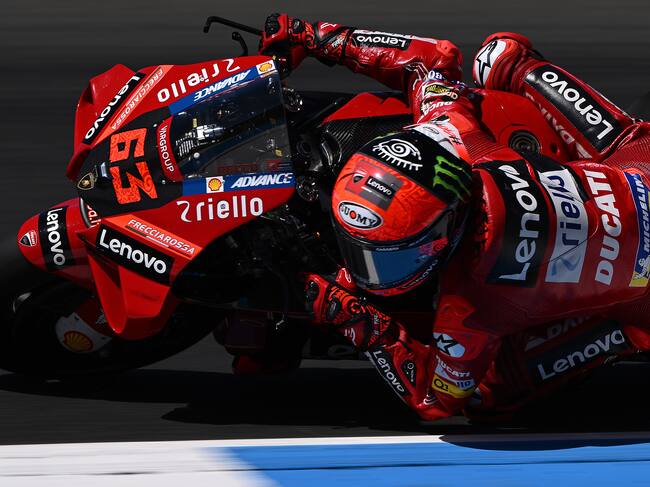 Phillip Island (Australia), 15/10/2022.- Francesco Bagnaia of Italy riding for Ducati Team in action during the MotoGP race at the Australian Motorcycle Grand Prix at the Phillip Island Grand Prix Circuit on Phillip Island, Victoria, Australia, 16 October 2022. (Motociclismo, Ciclismo, Francia, Italia) EFE/EPA/JOEL CARRETT AUSTRALIA AND NEW ZEALAND OUT