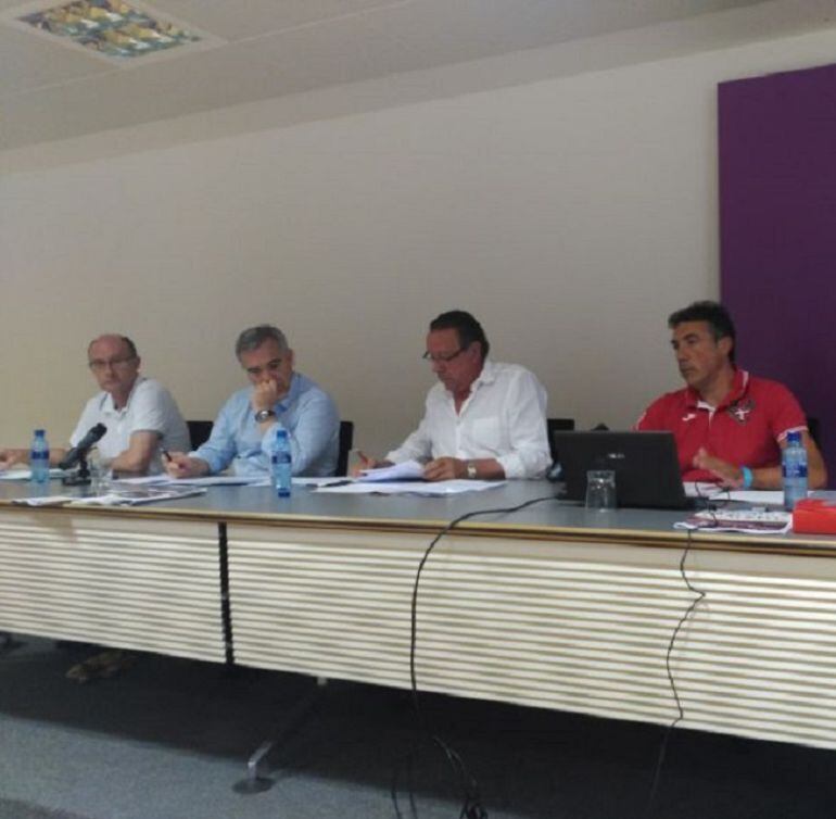 La Federación de Castilla y León de Fútbol no ha admitido la inscripción de una nueva directiva de la Arandina su la aprobación de la Asamblea de socios del club