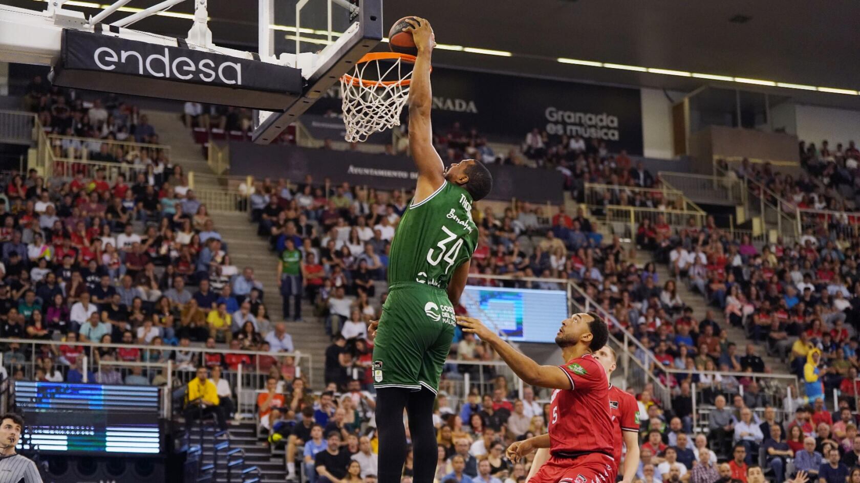 El Unicaja consiguió un excelente triunfo ante el Covirán Granada a domicilio
