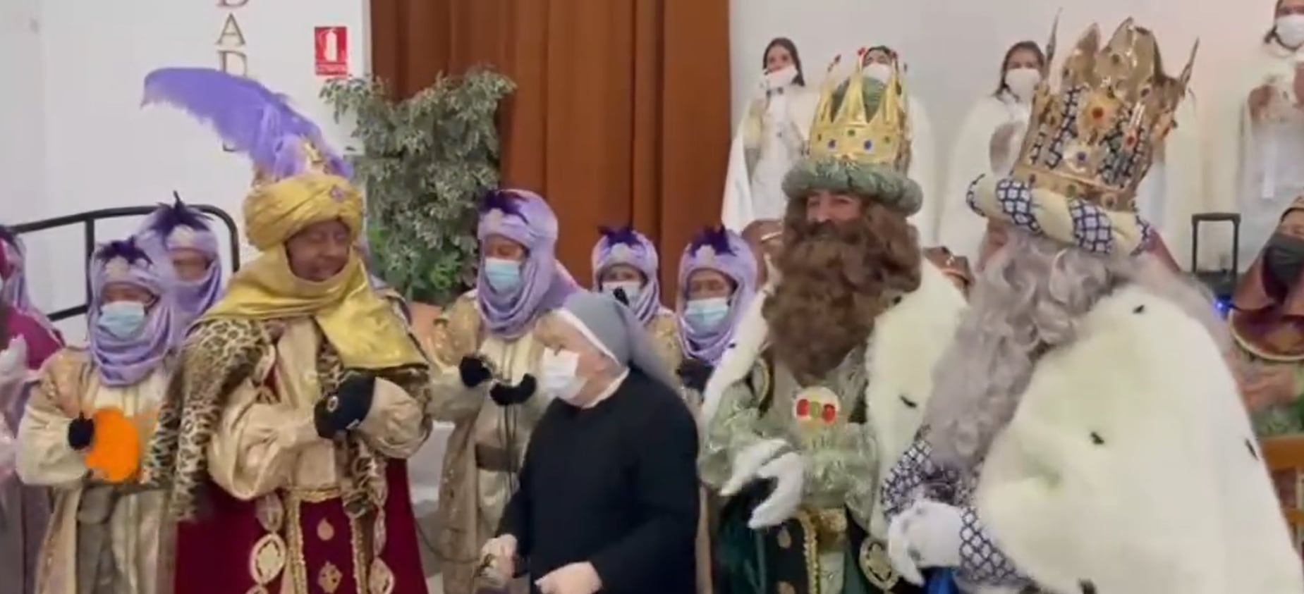 Los Reyes Magos en la residencia de las Hermanitas de los Pobres