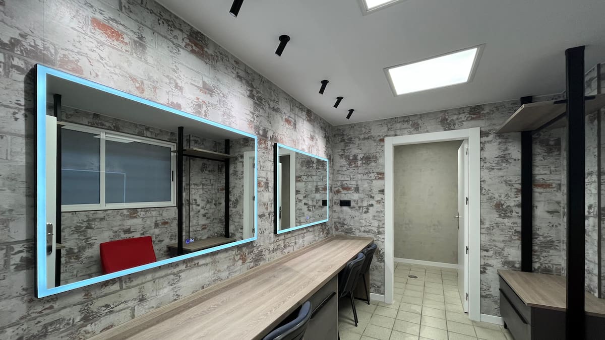 El Ayuntamiento de Crevillent renueva los camerinos del Auditorio de la Casa Municipal de Cultura