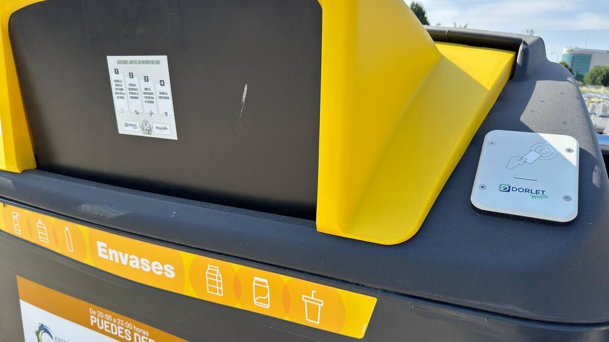 Maite Mellado, concejala de Urbanismo de Leganés, habla de la tarjeta para bonificaciones por reciclar para la nueva tasa de residuos.