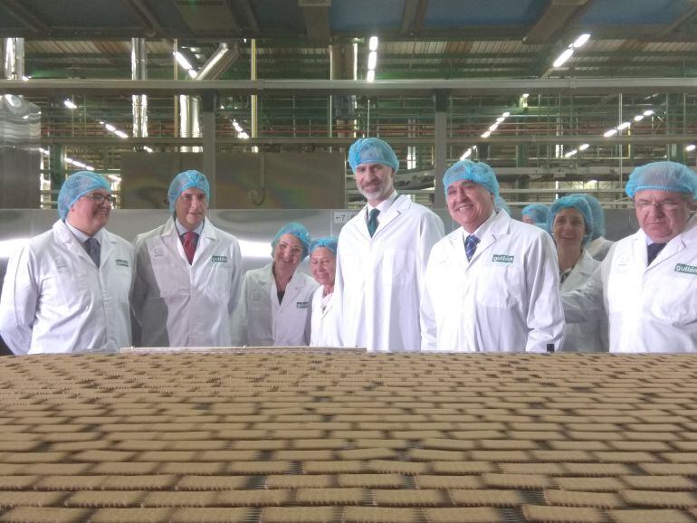 Felipe VI durante su visita a Galletas Gullón