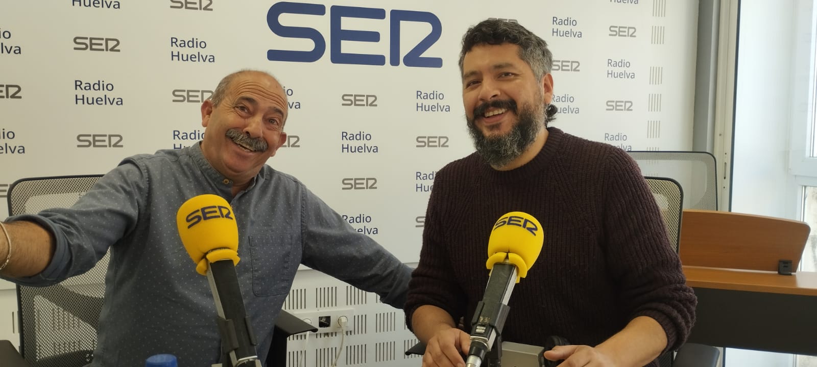 Erick Alcántara, pintor y ceramista junto a Antonio García, ex director de la Escuela de Arte León Ortega de Huelva