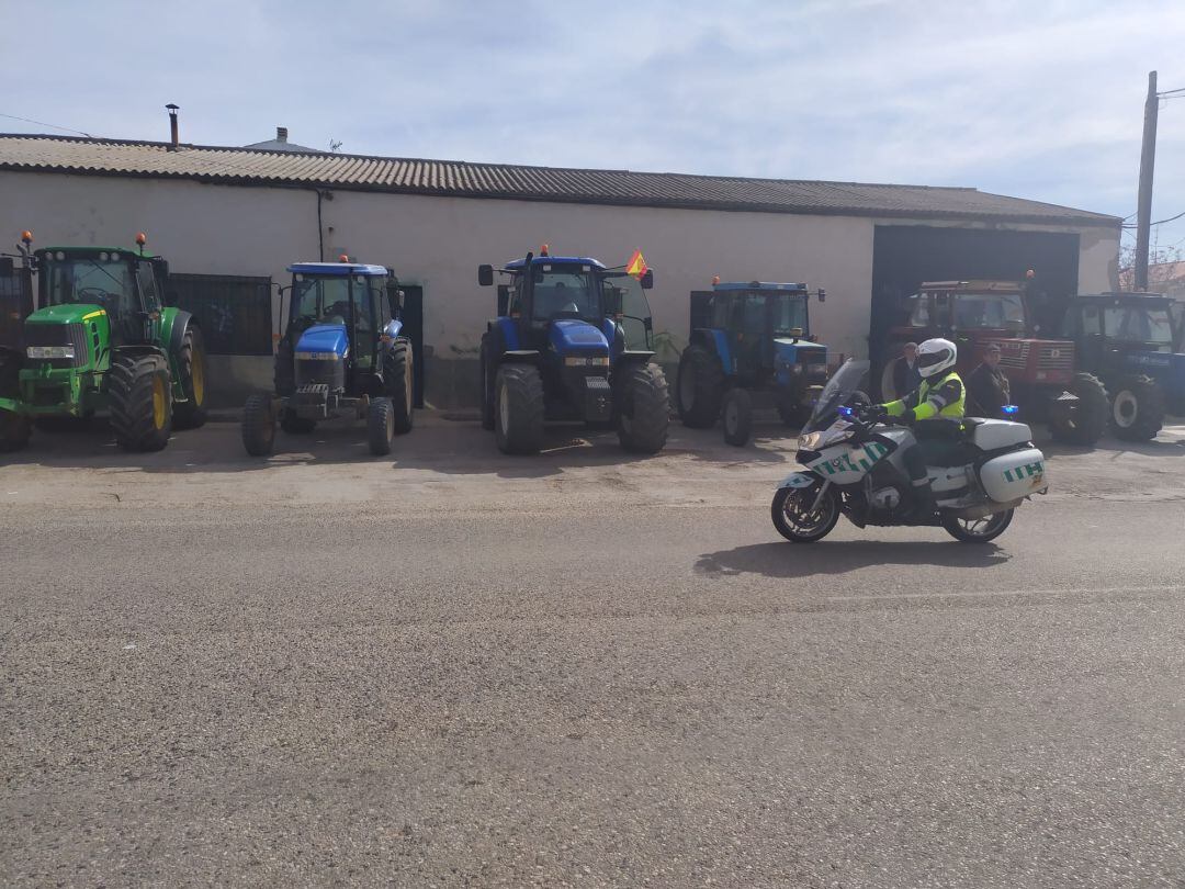 Tractores aparcados en la concentración. 