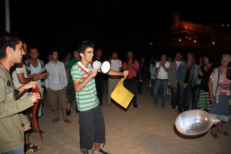 Manifestació contra l&#039;ordenança de civisme de Tossa el 2009 que prohibia, entre d&#039;altres coses, el sexe a la platja